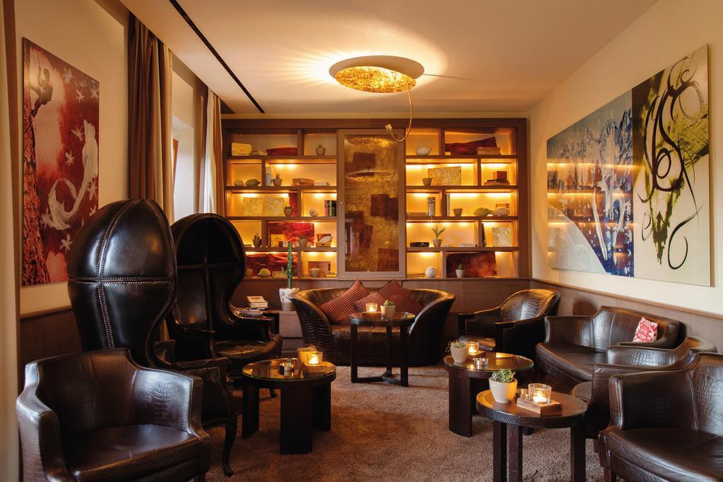 Schlosshotel Kitzbuehel A-Rosa Collection Exterior photo The Library