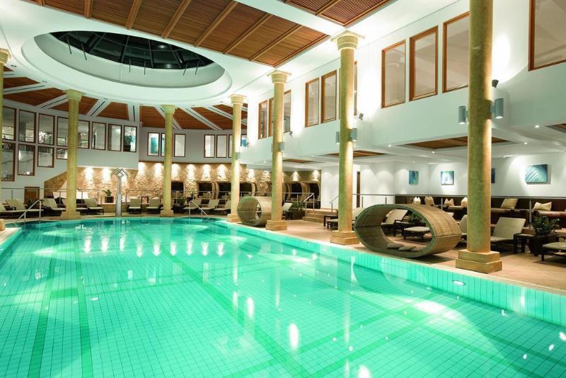 Schlosshotel Kitzbuehel A-Rosa Collection Exterior photo The swimming pool at the hotel