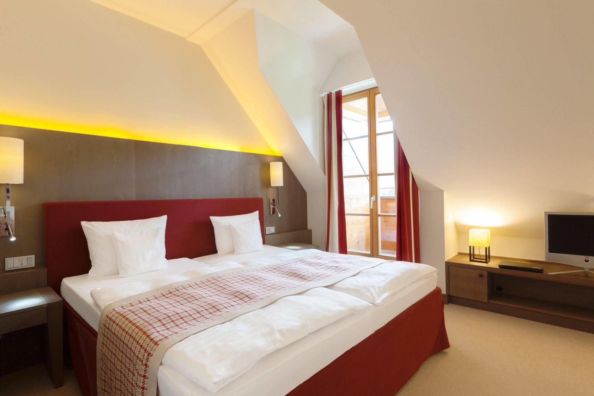 Schlosshotel Kitzbuehel A-Rosa Collection Exterior photo A typical room at the Hotel Axelmannstein