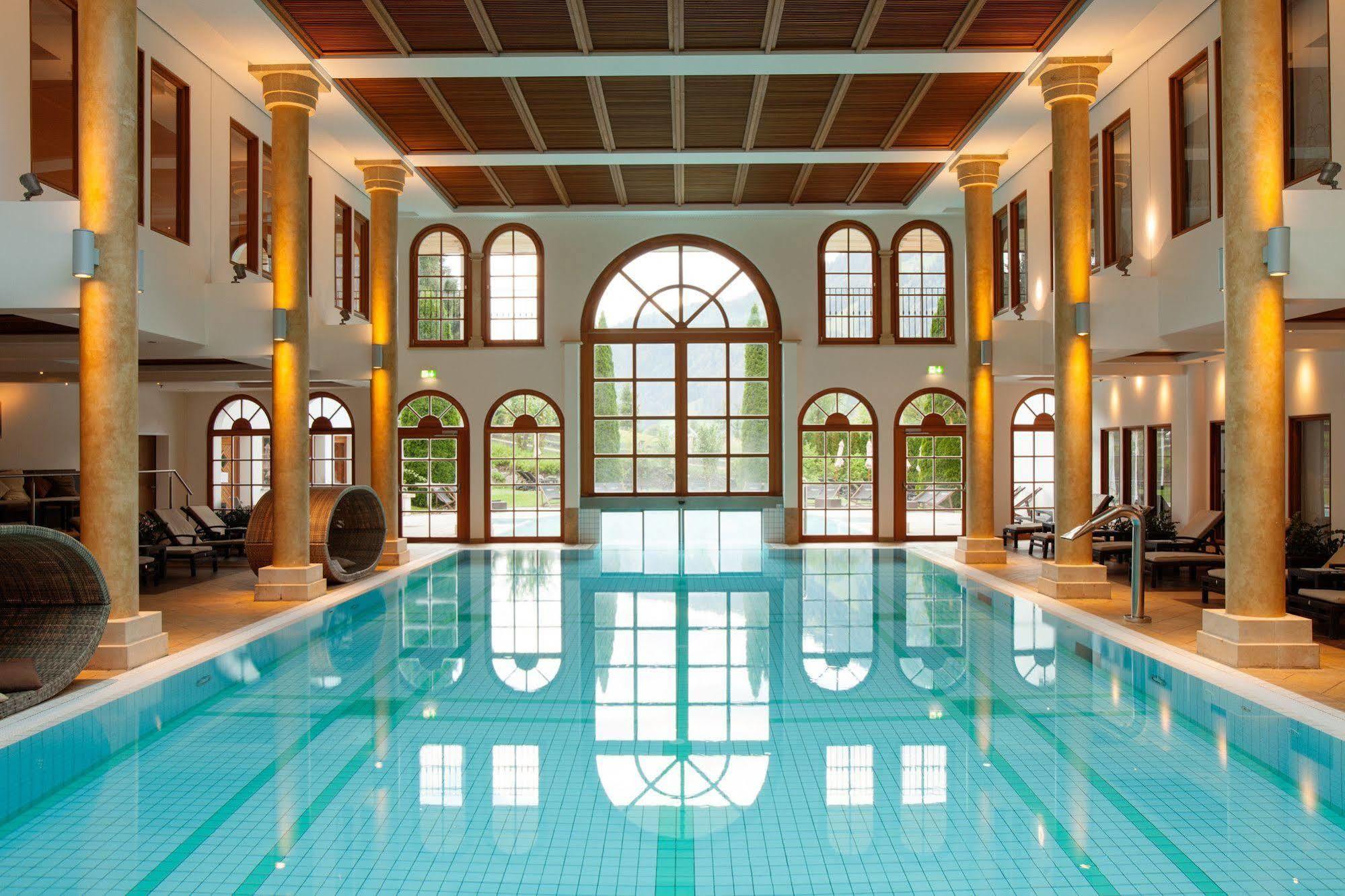 Schlosshotel Kitzbuehel A-Rosa Collection Exterior photo The swimming pool at the Hotel