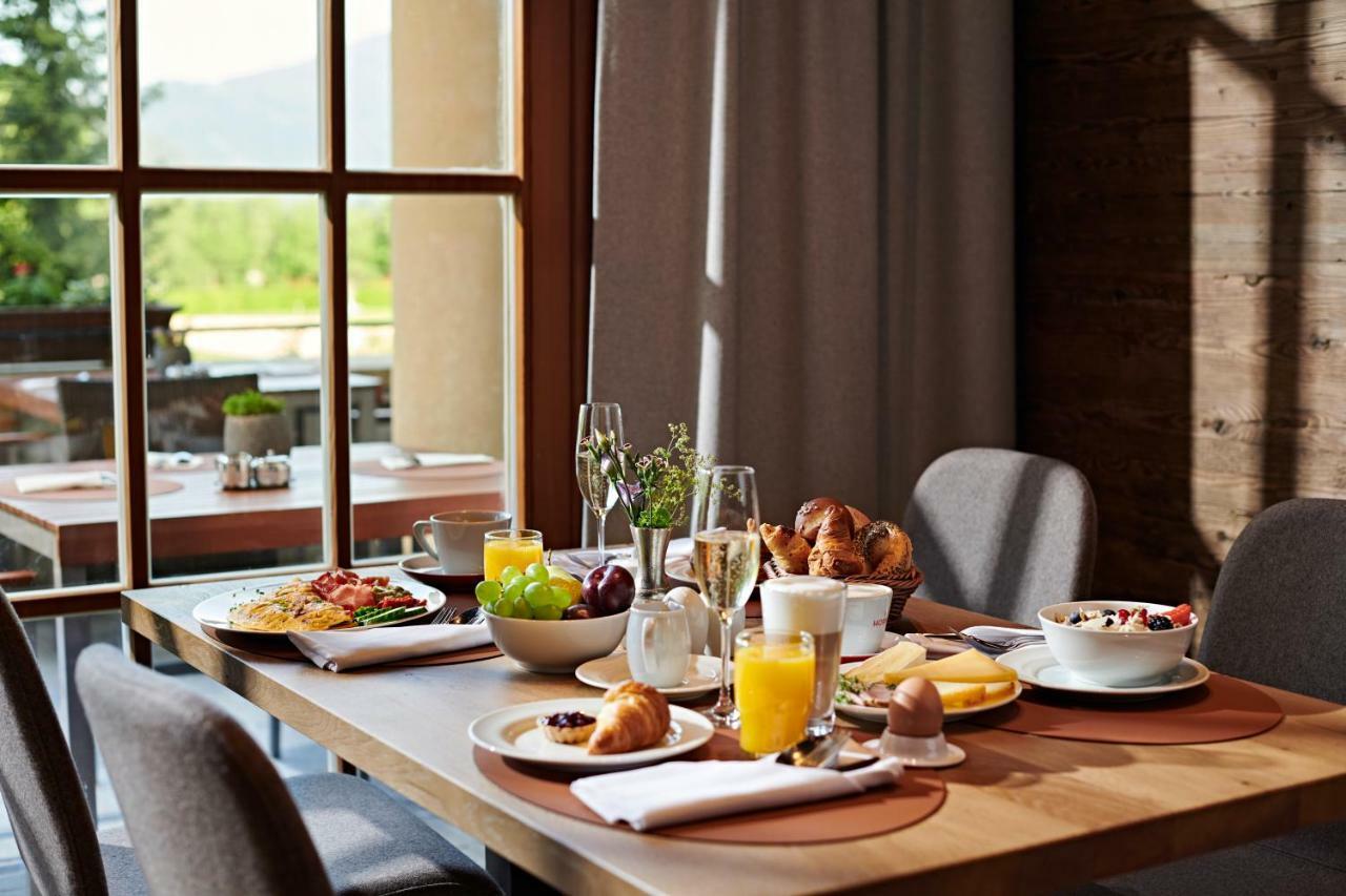 Schlosshotel Kitzbuehel A-Rosa Collection Exterior photo Breakfast table